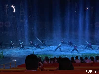 包含激情比拼为夺冠而战：欢呼声此起彼伏的词条